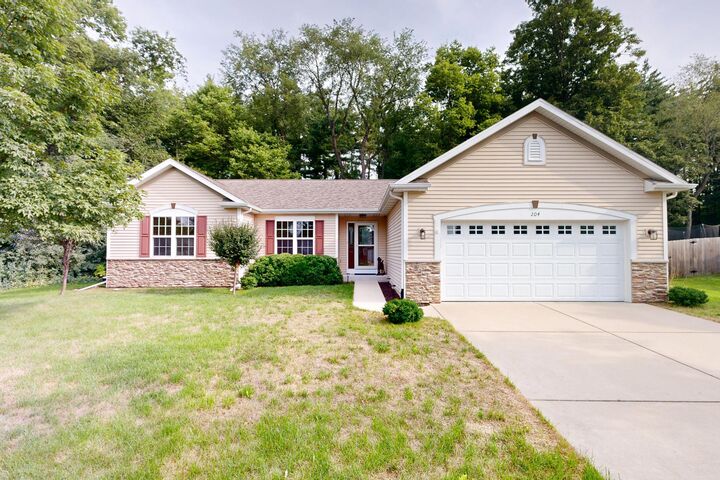 Property Photo: 204 Woodland Preserve - WI 53094