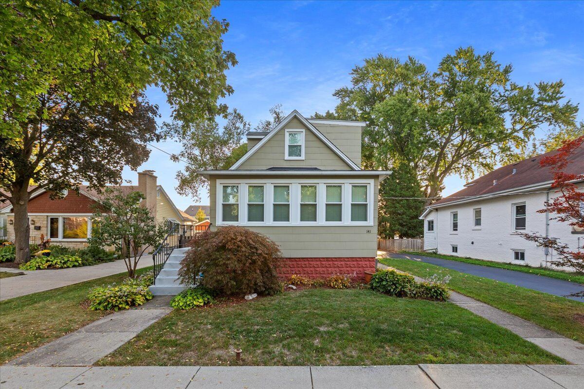 Property Photo:  141 N Cedar Street  IL 60067 