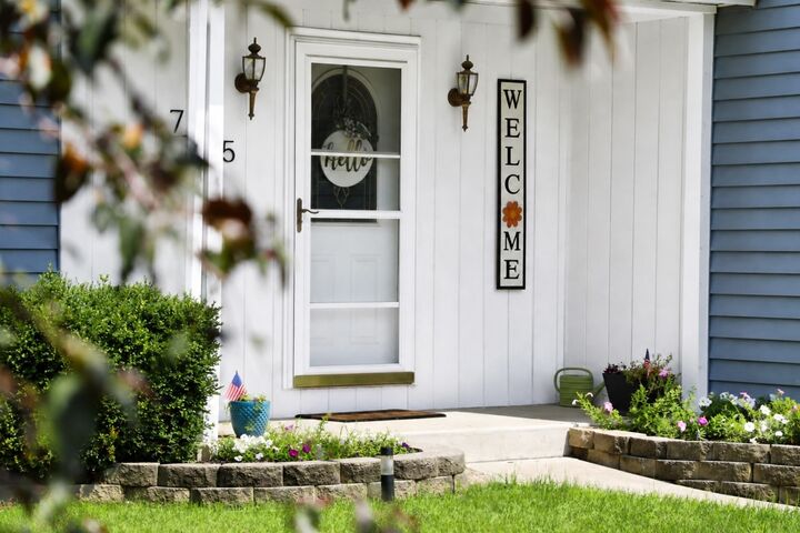 Property Photo: 705 E Edgelawn Drive IL 60545