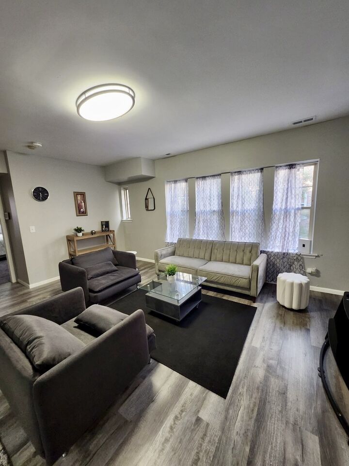 Property Photo:  2315 E 70th Place 213  IL 60649 
