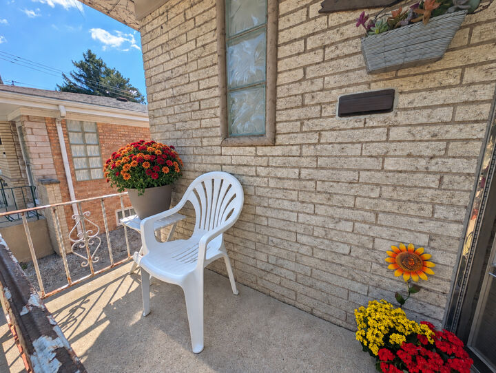 Property Photo: 7719 W Jarvis Avenue IL 60631
