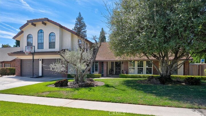 Property Photo:  805 E Kelso  CA 93720 