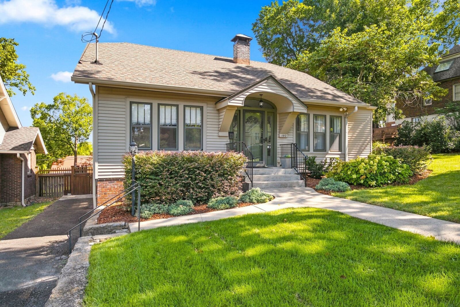 Property Photo:  1912 Ashwood Ave  TN 37212 