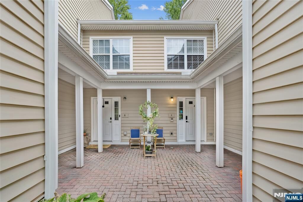 Property Photo:  4 Springholm Drive  NJ 07922 