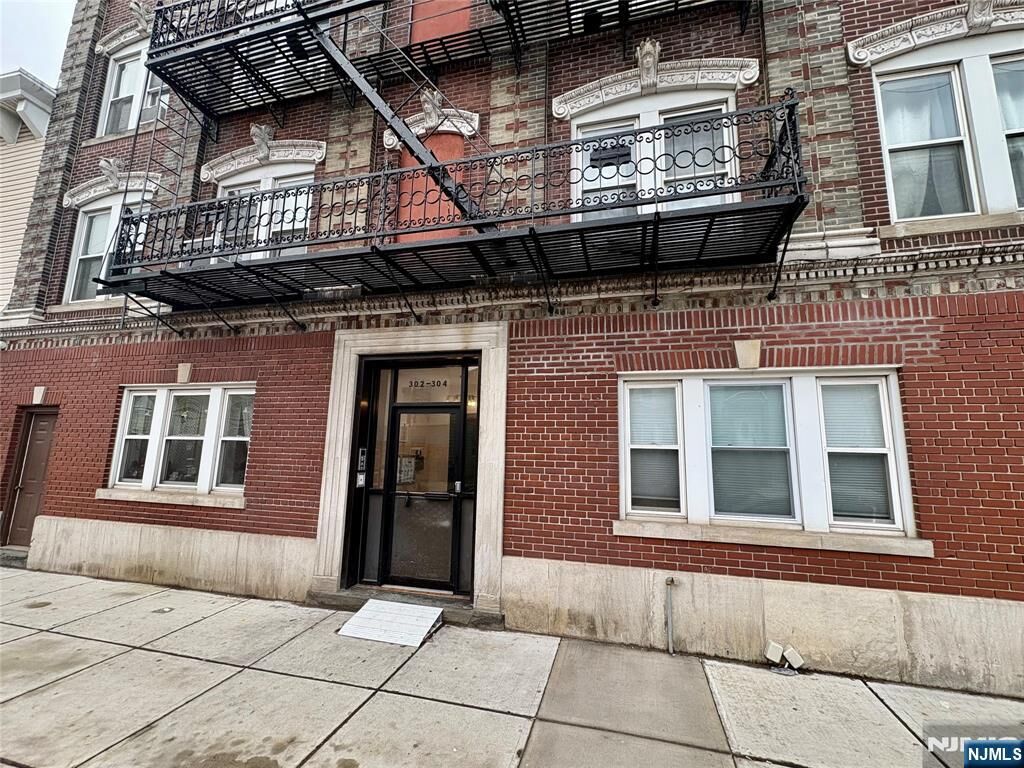 Property Photo:  302 N 3rd Street 16  NJ 07029 