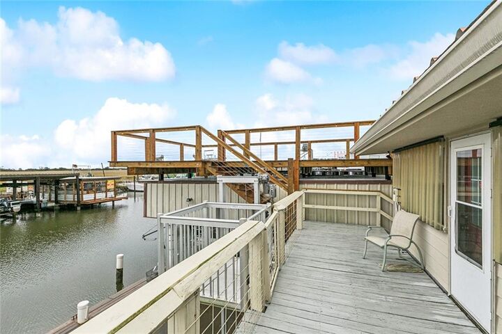 Property Photo:  307 Martin Lane  LA 70083 