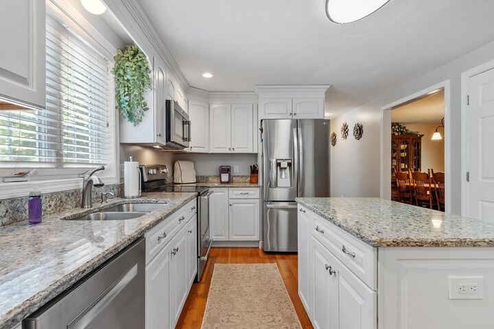 Property Photo:  10 Westview Road  NH 03033 