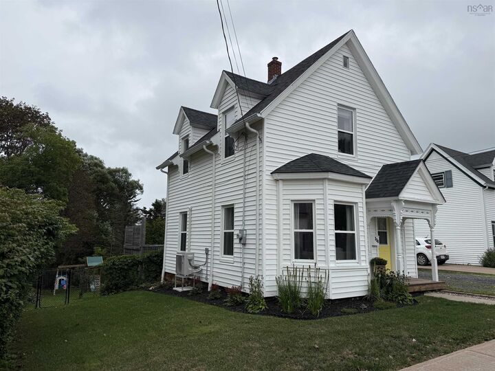 228 Cottage Street — photo 1