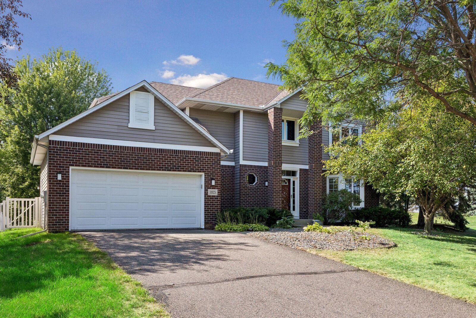 Property Photo: 3925 Urbandale Lane N MN 55446