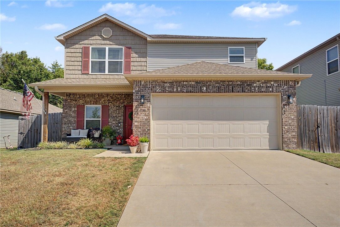 Property Photo: 4738 W Hoover Loop AR 72704