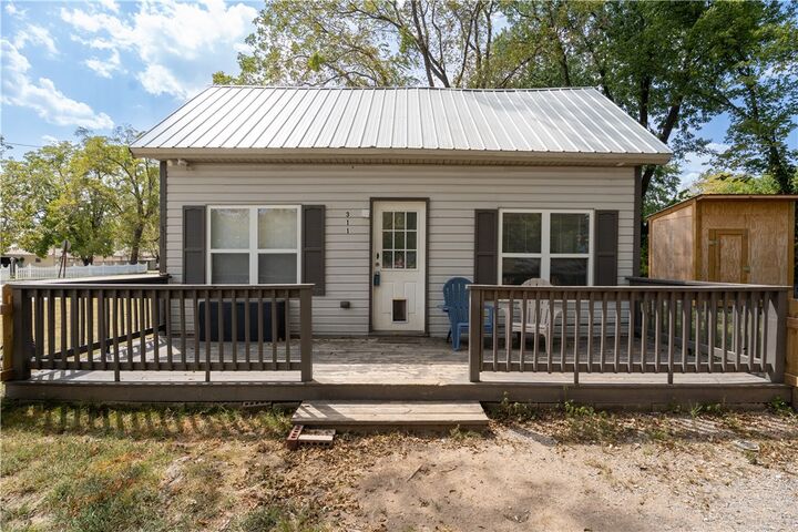 Property Photo: 311 SW 3rd Avenue AR 72736