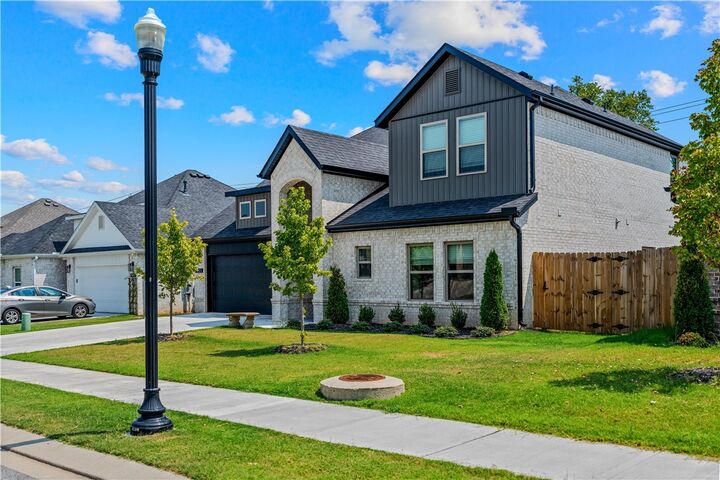 Property Photo:  7201 SW Basswood Avenue  AR 72713 