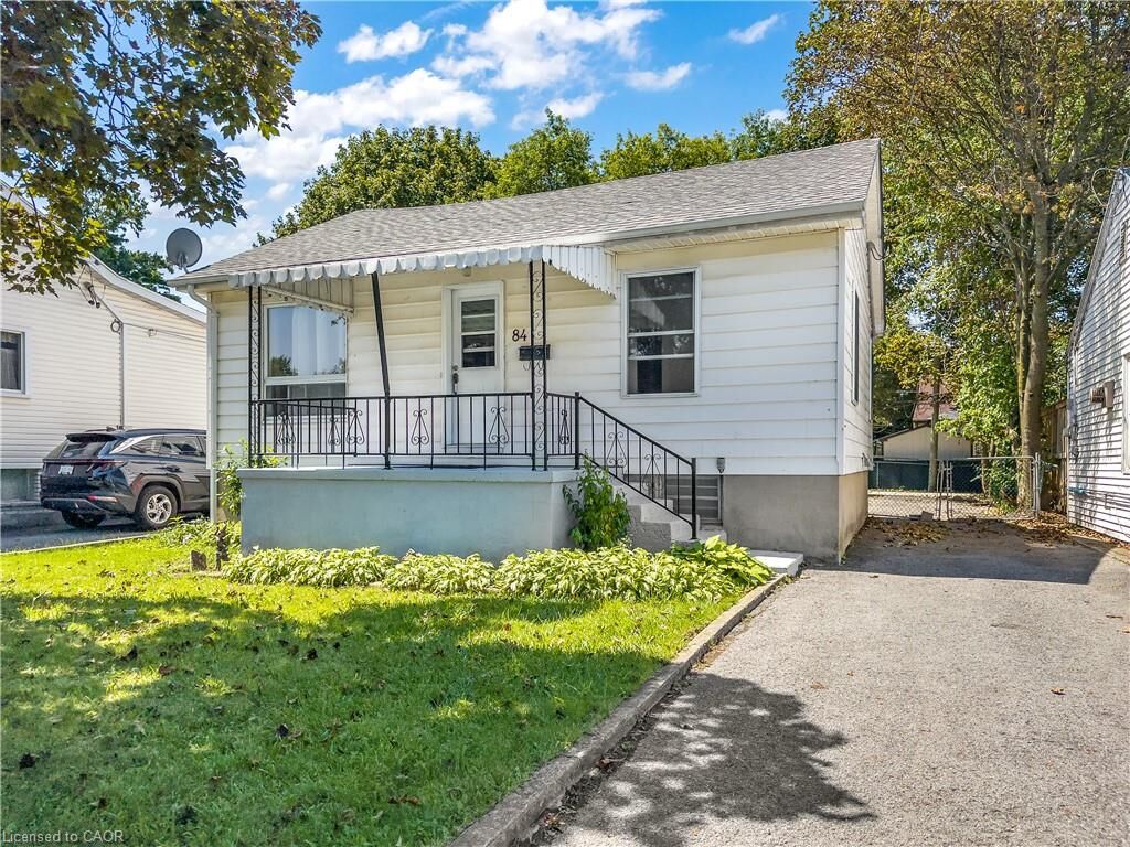 Property Photo: 84 Carleton Street ON K7K 4G1