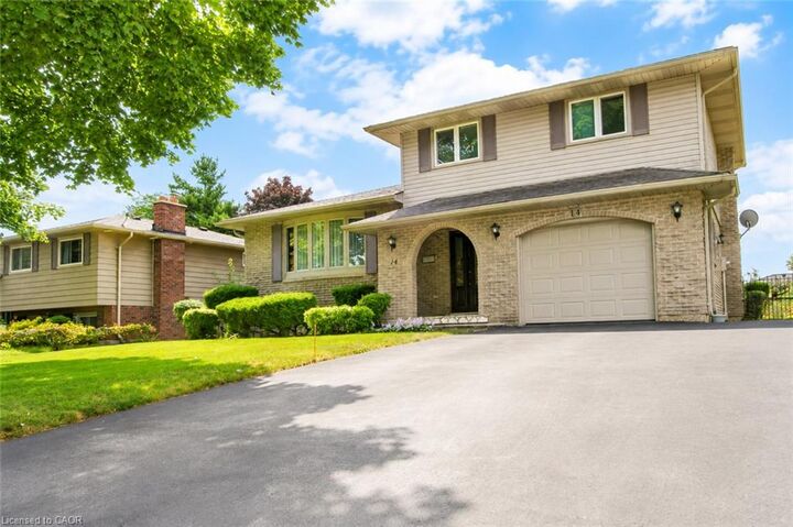 Property Photo: 14 Berkley Crescent ON N3Y 4T4