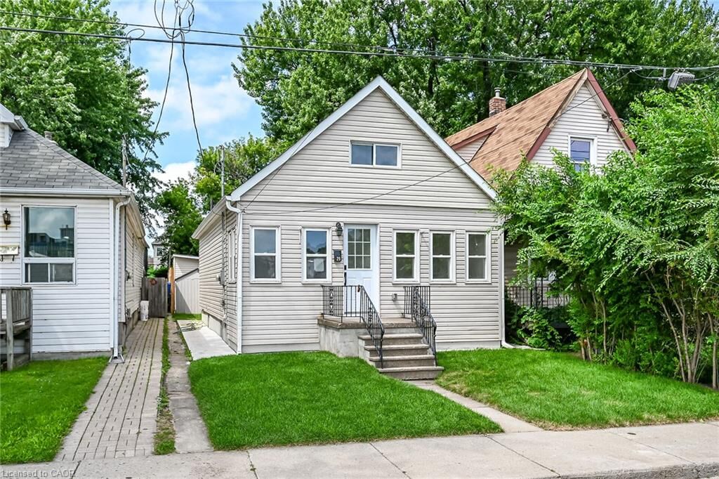 Property Photo:  29 McKinstry Street  ON L8L 6C2 