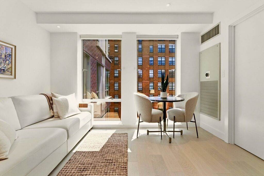 Property Photo:  80 Broad St 1009  MA 02110 