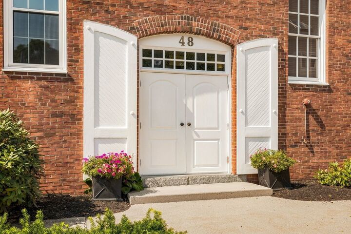 Property Photo:  48 Kent Street 5  MA 01950 
