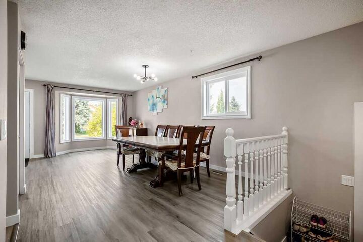 Property Photo:  123 Shawglen Rise SW  AB T2Y 1Z3 
