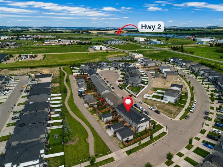 Property Photo: 6 Latoria Court AB T4E 3B8