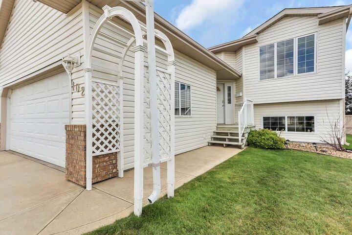 Property Photo:  102 Drummond Avenue  AB T4R 3A5 