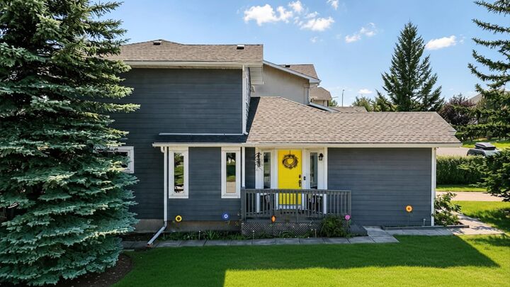 Property Photo:  83 Millrise Crescent SW  AB T2Y 2E4 