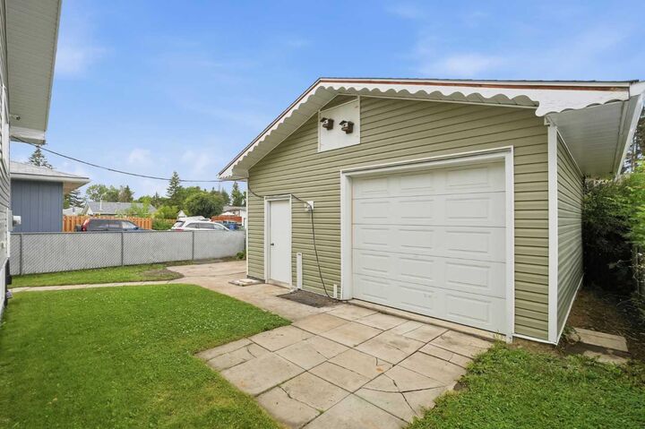 Property Photo: 3433 33A Avenue SE AB T2B 0K5