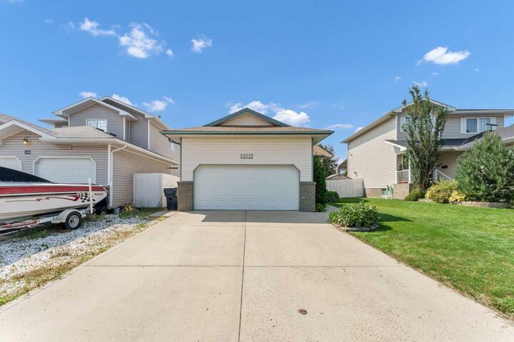 Property Photo: 402 Stratton Way SE AB T1B 4N2