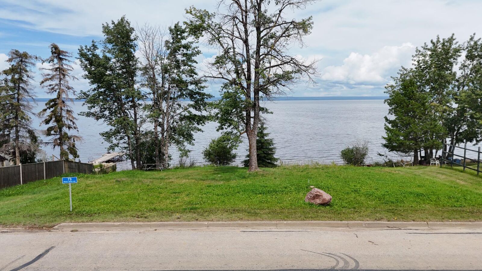 Property Photo:  79 Peace River Avenue  AB T0G 1J0 
