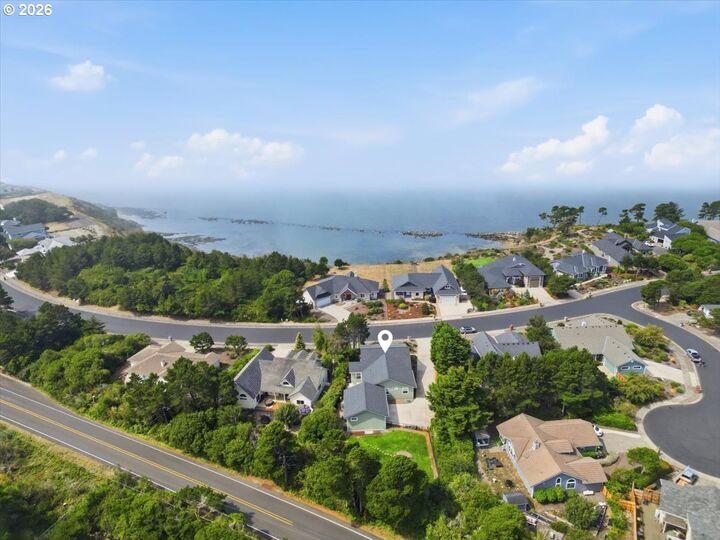 Property Photo: 119 Shoreline Dr OR 97439
