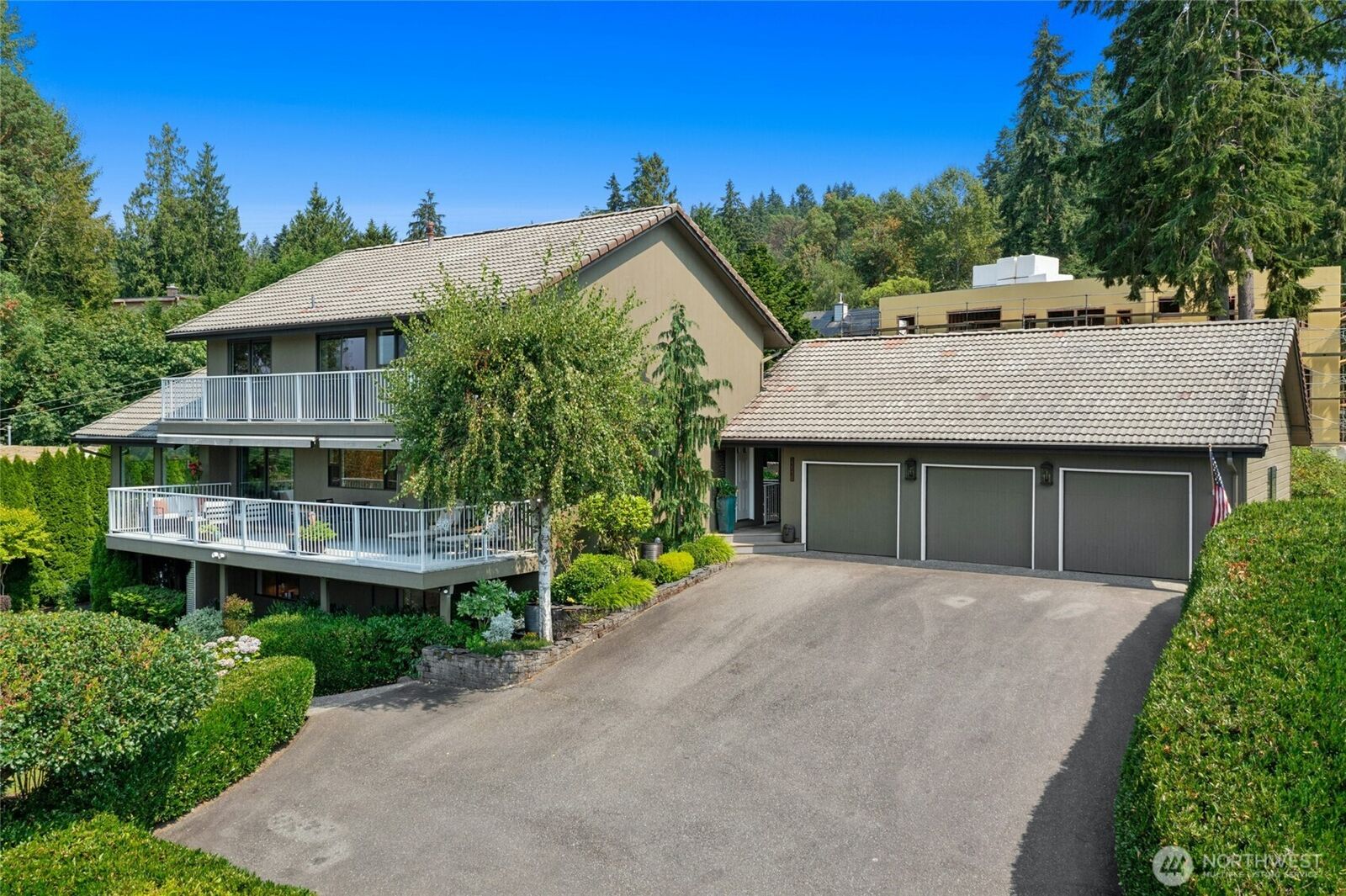 Property Photo: 12530 Holmes Point Drive NE WA 98034