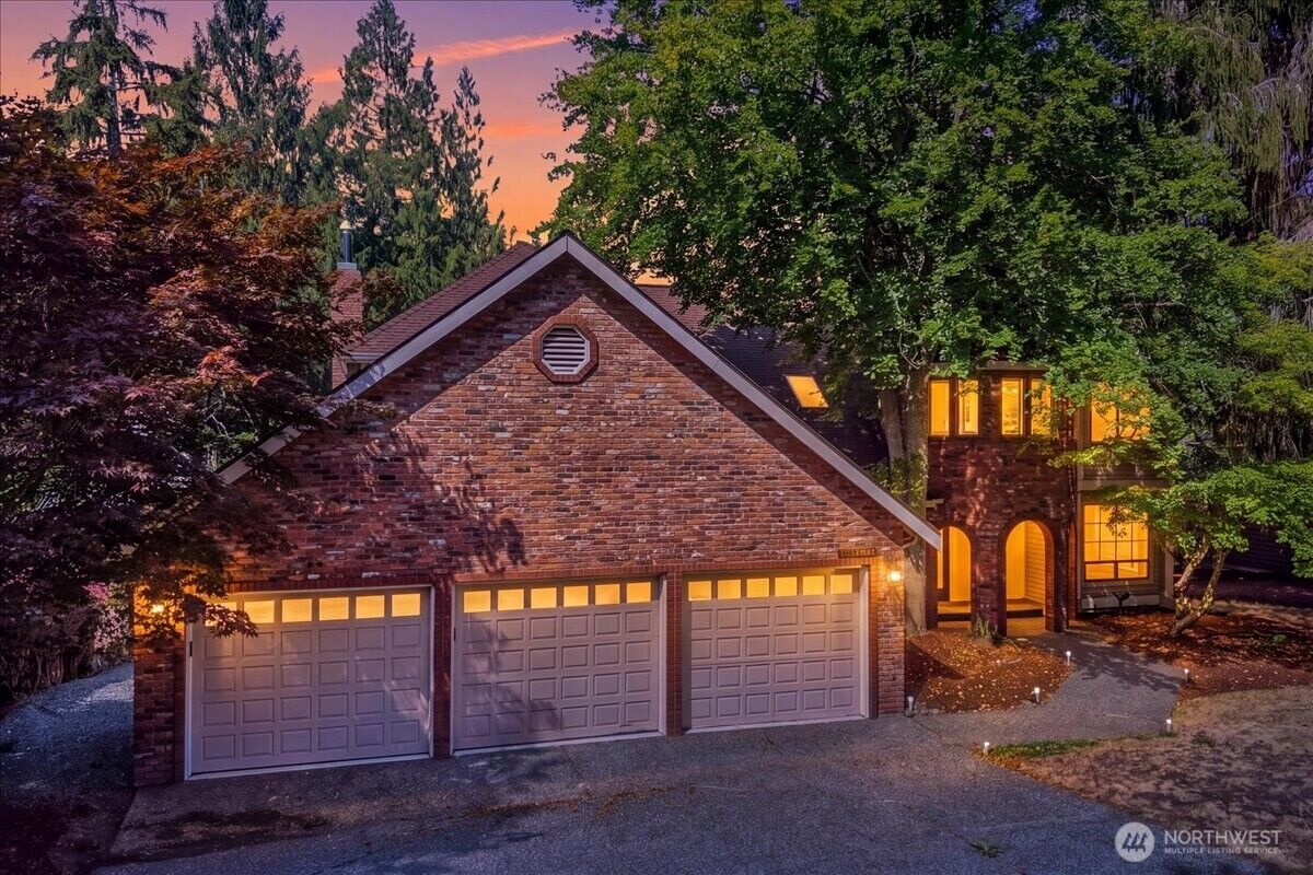 Property Photo:  14037  205th Avenue NE  WA 98077 