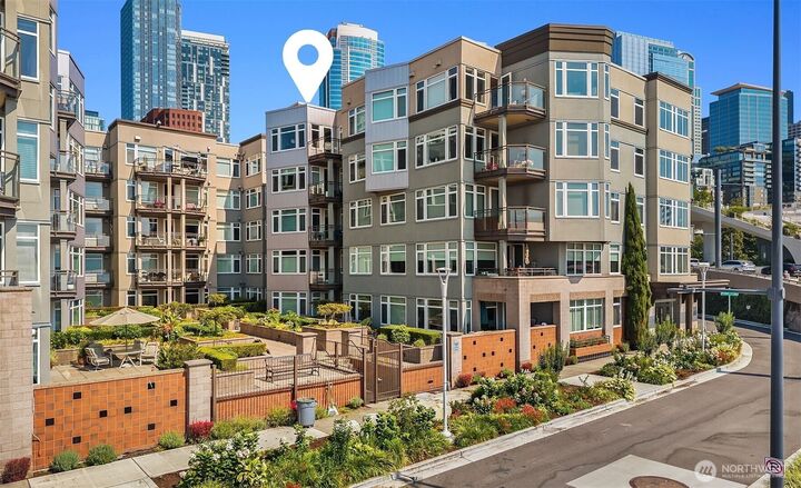 Property Photo: 1900 Alaskan Way 504 WA 98101