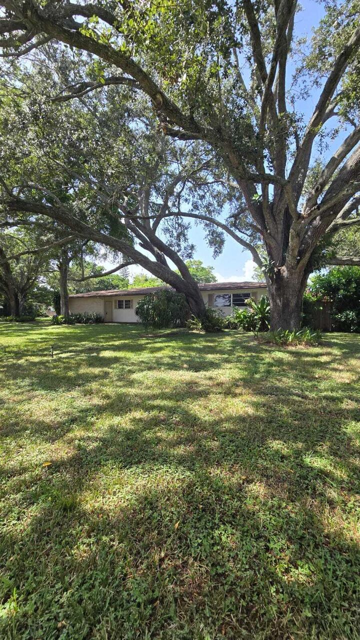 Property Photo:  4511 E Country Club Circle  FL 33317 