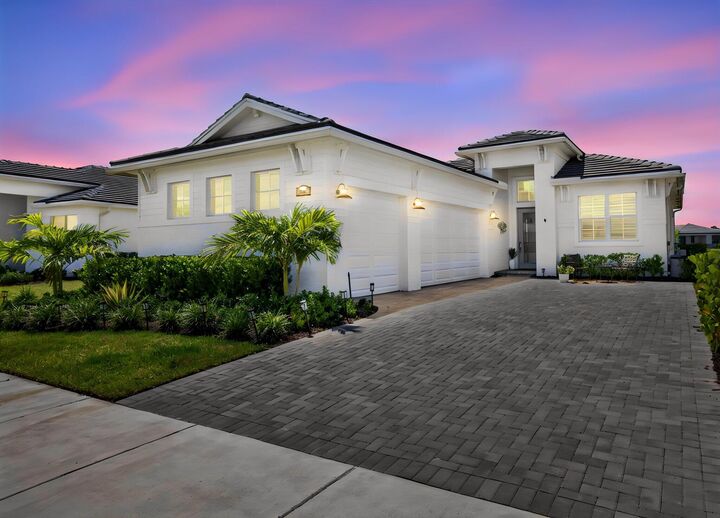 Property Photo: 8605 SW Cantante Way FL 34987
