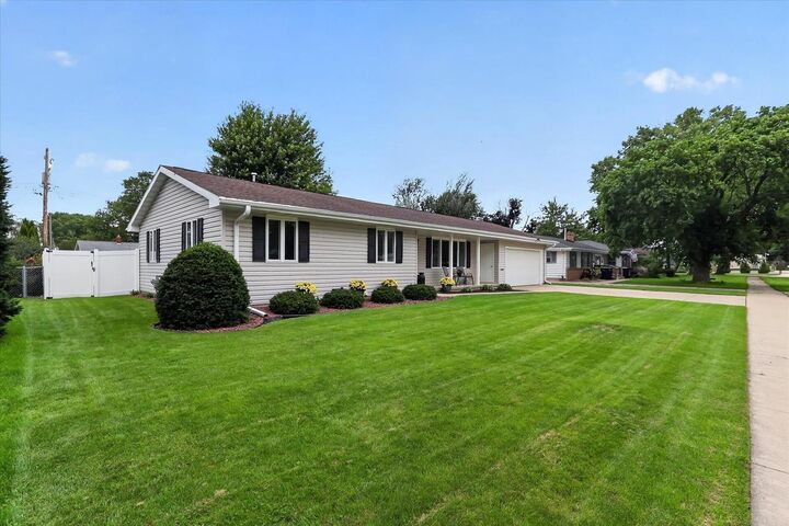 Property Photo:  1927 Hancock Lane  WI 53545 