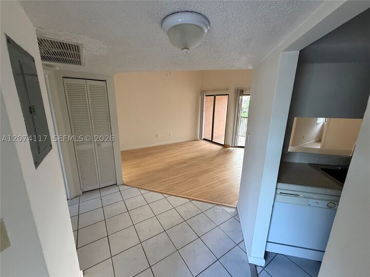 Property Photo:  1080 N Franklin Ave 1080E  FL 33034 