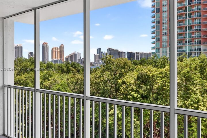 Property Photo: 3350 NE 192nd St 5H-B FL 33180