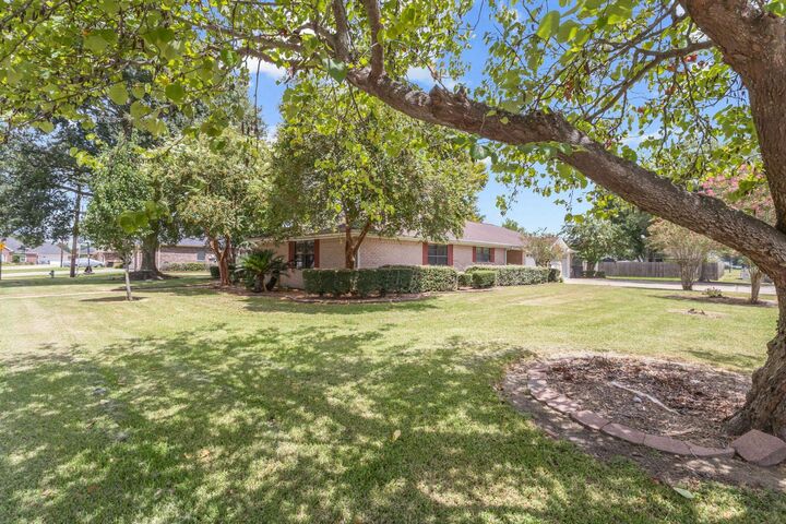 Property Photo: 815 Hunter Ridge TX 77627