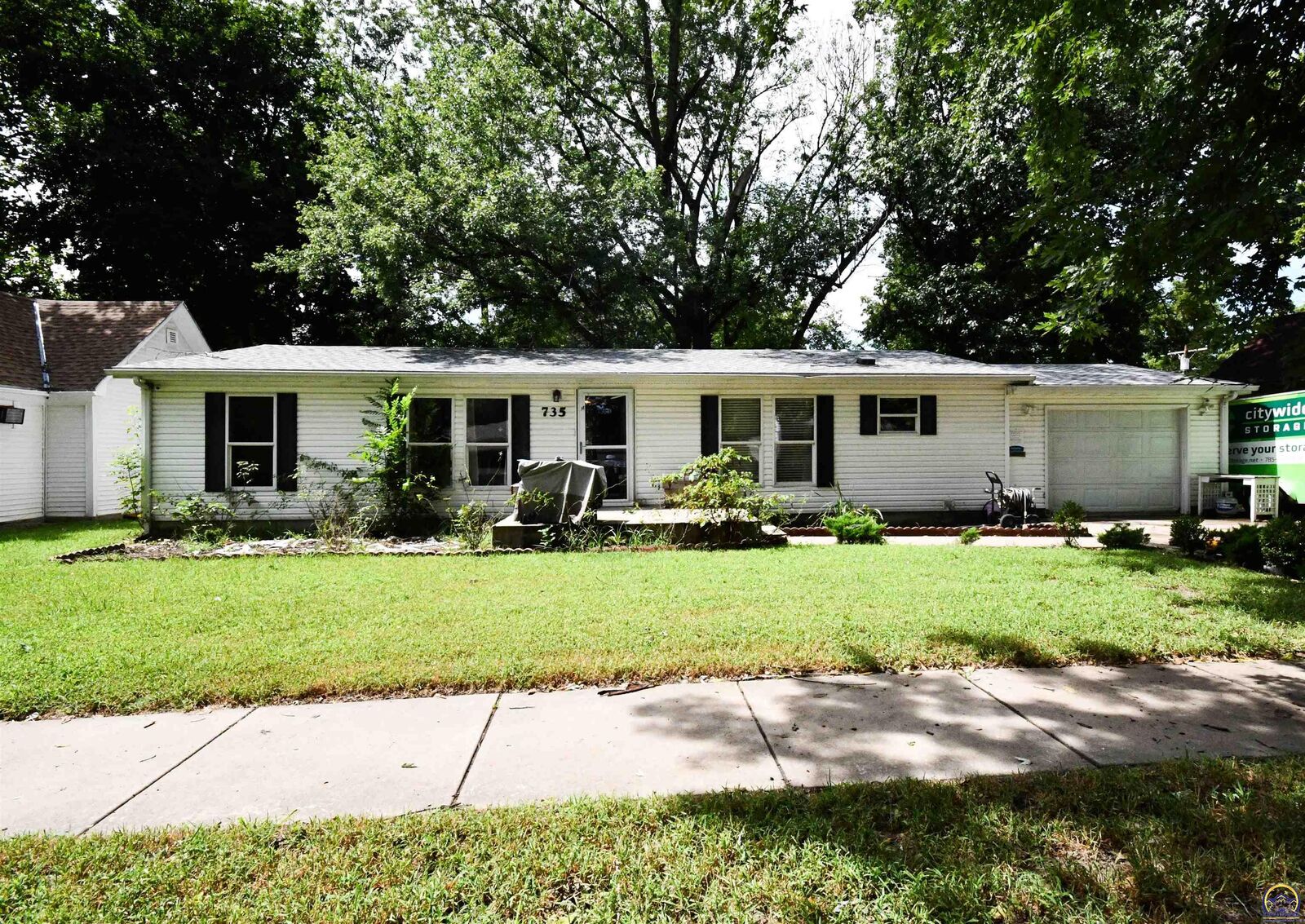 Property Photo:  735 NE Winfield Ave  KS 66616 