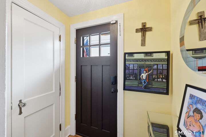 Property Photo:  134 Oakwood Avenue  CT 06119 