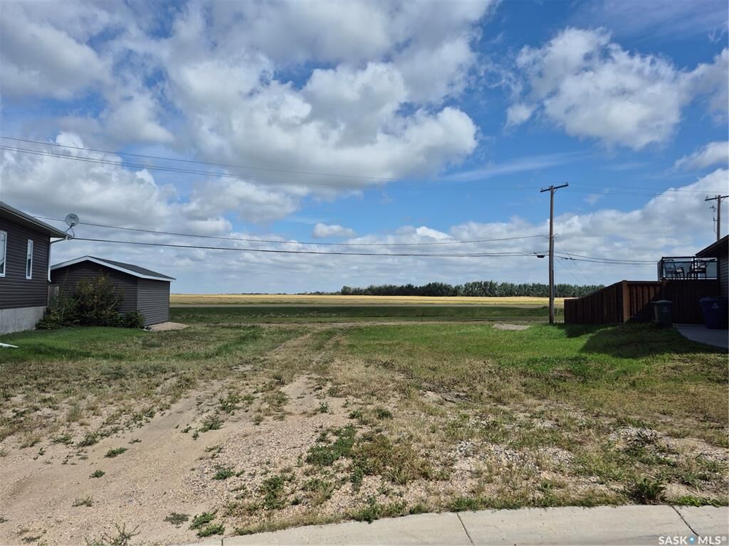 Property Photo:  122 Hedley Terrace  SK S0K 1E0 