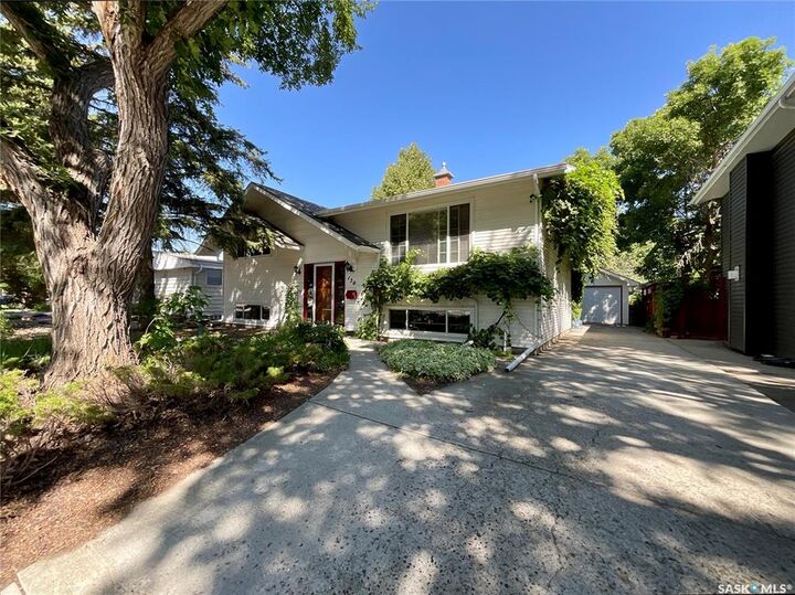 Property Photo:  130 Cameron Crescent  SK S4S 2X4 