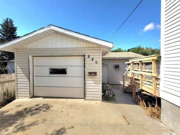 Property Photo:  846 8th Avenue NW  SK S6H 4E9 