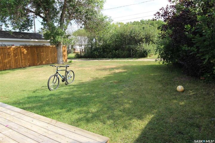 Property Photo:  656 4th Street W  SK S0N 2M0 