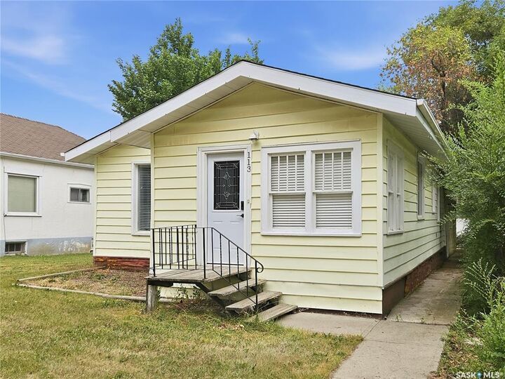 Property Photo: 113 4th Avenue E SK S0L 2V0