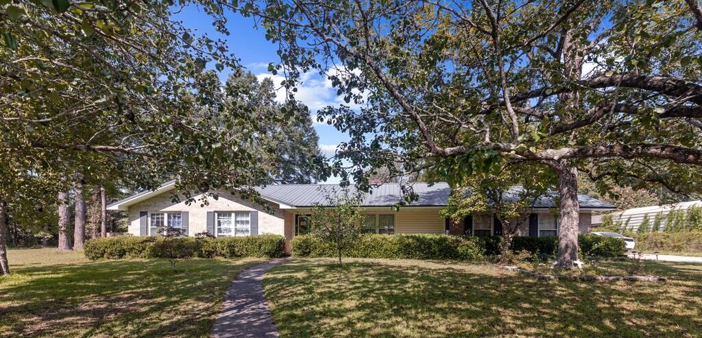 Property Photo: 608 Collingswood Drive AL 36301