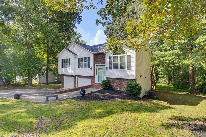 Property Photo: 3913 Landover Drive NC 27265
