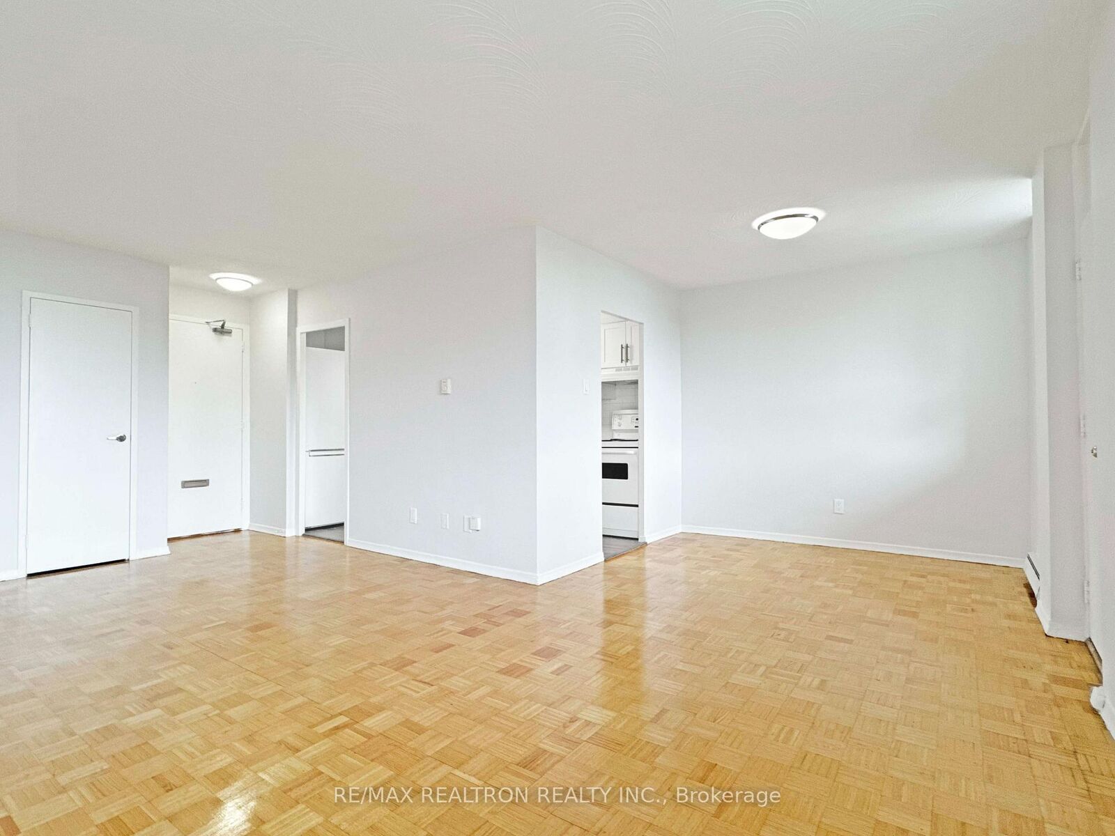 Property Photo: 525 Eglinton Avenue E 804 ON M4P 2P6