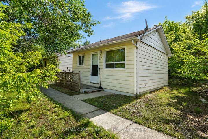 Property Photo: 195 Dunkerron Avenue ON L9Z 2G8