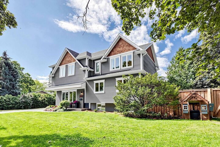 Property Photo: 386 Cosburn Crescent ON L7L 2W6